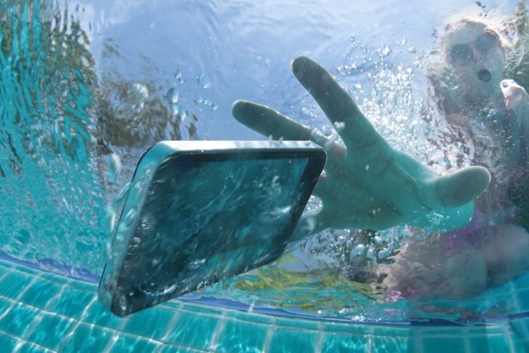 cell phone in water